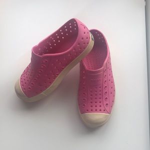 Native Girls Shoes in Hollywood Pink